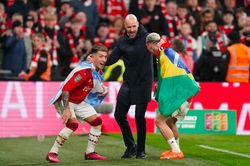 Man Utd đoạt Cúp Liên đoàn Anh, HLV Ten Hag ăn mừng đầy phấn khích