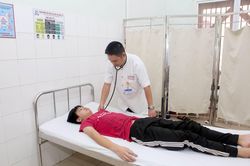 Cứu sống bé trai mắc bệnh hiếm gặp