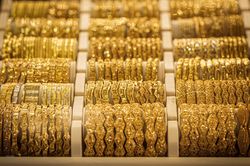 Giá vàng châu Á giảm xuống mức thấp nhất trong hai tháng