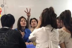 Team qua đường gặp couple Đình Tú - Huyền Lizzie và Quỳnh Nga - Việt Anh hội ngộ, mối quan hệ ra sao?