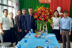 Thăm, chúc mừng cơ sở y tế nhân ngày Thầy thuốc Việt Nam