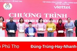 Trao quà tri ân cán bộ, nhân viên y tế có hoàn cảnh đặc biệt khó khăn