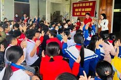 Đồng hành gieo tri thức trên đất Việt