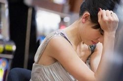 Về quê ngoại chăm bố đẻ ốm vài hôm, vừa trở lên đã bị bố chồng quát mắng tuyên bố từ mặt