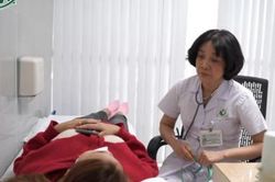 Sự hy sinh thầm lặng của 'nữ chiến sĩ áo trắng' trong lĩnh vực sản phụ khoa