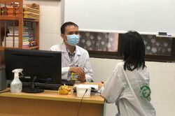 Ăn chay, nhịn ăn liên tục vì bị bạn bè chê béo, nam sinh 13 tuổi phải nhập viện tâm thần