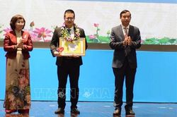 Trao Giải thưởng 'Tỏa sáng Blouse trắng' cho 39 y, bác sỹ