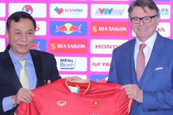Báo Trung Quốc đưa tin nhầm lẫn về HLV Troussier, sợ đội nhà bị đánh bại bởi tuyển Việt Nam