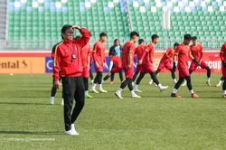 Bóng đá Việt Nam ngày 28/2: HLV U20 Việt Nam hài lòng với buổi tập làm quen sân đấu