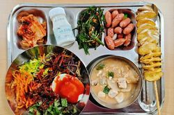 Người dân trên thế giới thường ăn gì vào bữa trưa?
