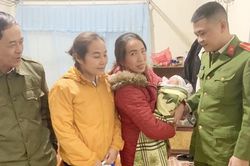 Bé gái sơ sinh bị bỏ rơi trong làn nhựa cùng thư xin lỗi của người mẹ