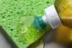 Nước rửa bát cứ đổ ra dùng theo kiểu này khiến chuyên gia cũng phải kinh hãi thốt lên: Sai lầm