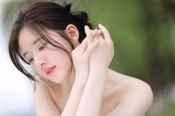 Ba nhân viên nhãn hàng tố Triệu Lộ Tư thái độ 'trịch thượng'