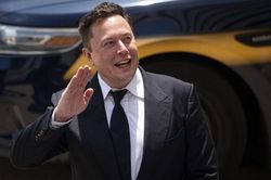 Tỷ phú Elon Musk giành lại ngôi vị giàu nhất thế giới
