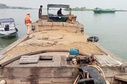 Xử lý ghe chở 50m3 cát không giấy tờ trên sông Đồng Nai