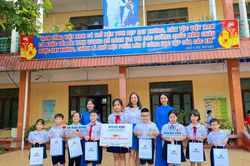 Hành trình giúp hàng triệu học sinh giỏi tiếng Anh
