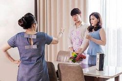 Hỏi xin mảnh đất của mẹ vợ để bán trả nợ nhưng bị từ chối, câu nói của con rể khiến bà sốc nặng