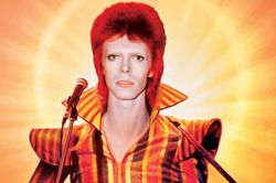 Bảo tàng Anh mua lại kho lưu trữ khổng lồ về David Bowie