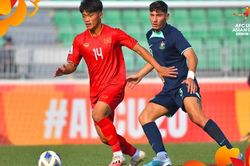 'Vua giải trẻ' Quốc Việt khẳng định mình ở U20 Việt Nam