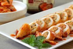 Đổi vị cho cả nhà với món mực nhồi tôm thịt kim chi đậm đà