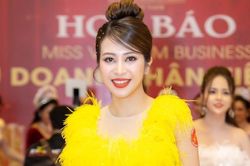 Á hậu Lan Hương ngày càng trẻ trung và quyến rũ