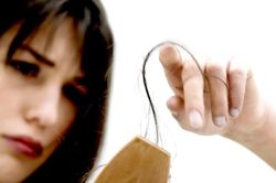 Rụng tóc sau sinh: Làm sao phục hồi?