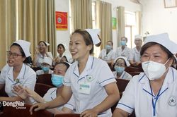 Triển khai hỗ trợ thu nhập cho nhân viên y tế công lập