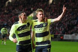 Đánh bại đội hạng dưới, Man City vào tứ kết Cúp FA