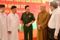 Quân khu 7 gặp mặt đại biểu chức sắc tôn giáo
