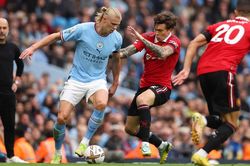 Tin nóng bóng đá sáng 2/3: MU hẹn đấu Man City, Ronaldo suýt trở lại Serie A