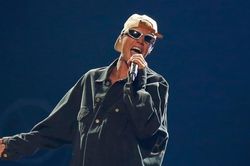 Mắc chứng liệt miệng, Justin Bieber hủy phần còn lại của chuyến lưu diễn vòng quanh thế giới