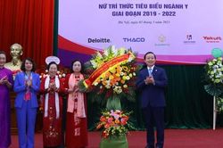 Những nữ trí thức thực sự là những bông hoa tươi đẹp