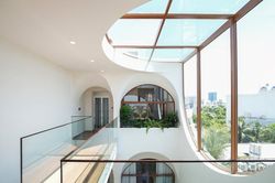 Báo Mỹ nức nở khen nhà Đà Nẵng dùng hồ cá làm 'bóng đèn'