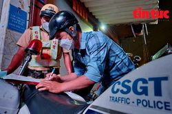 TP Hồ Chí Minh: Uống 2 lon bia, nam thanh niên đi xe máy bị CSGT xử phạt kịch khung