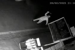 Nữ chủ cửa hàng bỉm sữa ở Hải Phòng bị kẻ lạ mặt ném 'bom xăng'
