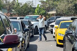 TP.HCM tái diễn cảnh ùn ứ tại các trung tâm đăng kiểm