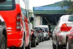 Hà Nội chỉ còn 11 trung tâm đăng kiểm hoạt động, tái diễn tình trạng ùn tắc