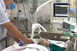 Ca mổ xuyên đêm giành giật sự sống cho người đàn ông bị dao bầu đâm xuyên thành ngực