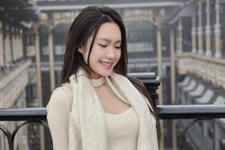 Người yêu Văn Hậu khoe vòng 1 căng tròn ở Sapa