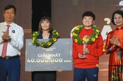 Huỳnh Như và tuyển nữ Việt Nam giành thêm một giải thưởng cao quý nữa