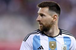 Messi nhận đe dọa đáng sợ, cửa hàng gia đình bị xả súng