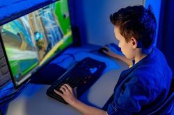 'Cai nghiện' game cho con: Bố mẹ phải trở thành bầu bạn