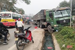 Hương Khê: Va chạm với xe đầu kéo, người đàn ông tử vong tại chỗ