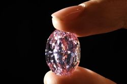 Người châu Âu vẫn giữ 'tình yêu' với kim cương Nga trong mùa Valentine