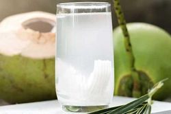 4 thời điểm 'độc': Có nóng đến mấy cũng chớ dại mà uống nước dừa kẻo 'sướng miệng' mà hại thân