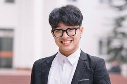 Con trai NSND Công Lý trổ mã đẹp trai, dân tình đồng loạt xin làm con dâu 'cô Đẩu'