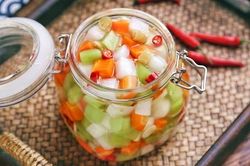 Rau củ ngâm chua ngọt: Cách làm đơn giản, ăn kèm món gì cũng ngon