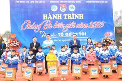 Sôi nổi Chương trình 'Tháng Ba biên giới - Tôi yêu Tổ quốc tôi'