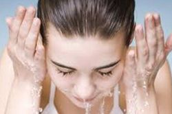 Bộ Y tế đình chỉ, thu hồi sản phẩm mỹ phẩm kem dưỡng trắng da, sữa rửa mặt Axury