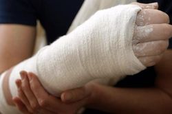 Bệnh nhi suýt cắt bỏ cánh tay do bị tắc hoàn toàn động mạch